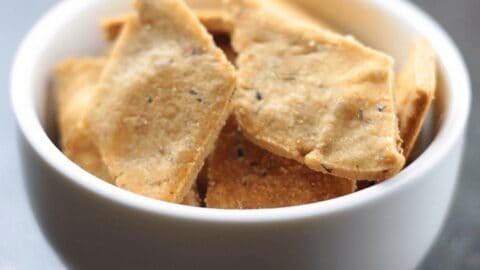 pizza flavored wheat crackers