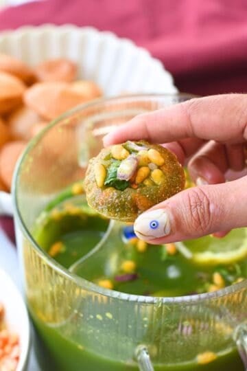 Fresh Kala Chana Chaat served with vibrant green chutney and colorful toppings.