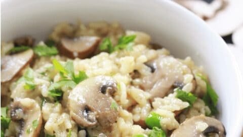 Easy Peasy Instant Pot Mushroom Risotto, no baby sitting no stirring. Ready in less than 15 minutes. Super delicious, rich and creamy. Save a trip to the restaurant and enjoy it at the comfort of your own home #mushroomrisotto #mushroomrisottorecipe #risottorecipe #risotto #instantpotrisotto #instantpotmushroomrisotto #veganrisotto #vegetarianrisotto #easyrisottorecipe #pressurecookerrisotto #pressurecooker #instantpot