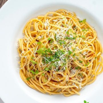 FASTEST Spaghetti Aglio E Olio Recipe w/ Video -TheBellyRulesTheMind