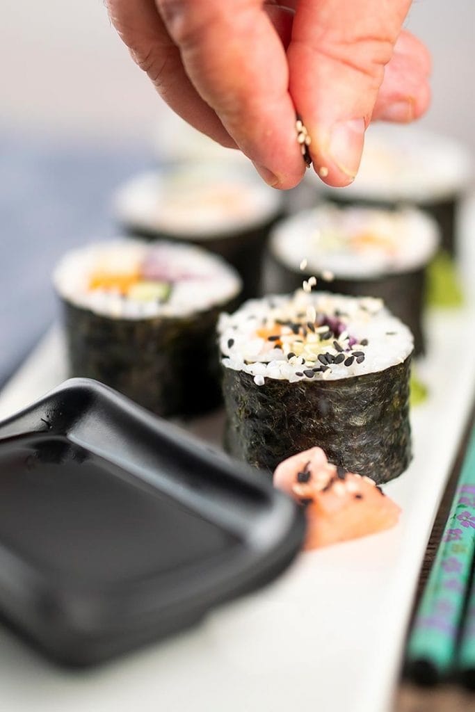 Vegan Sushi Rolls (Maki Sushi - Chumaki) - eatwkriss