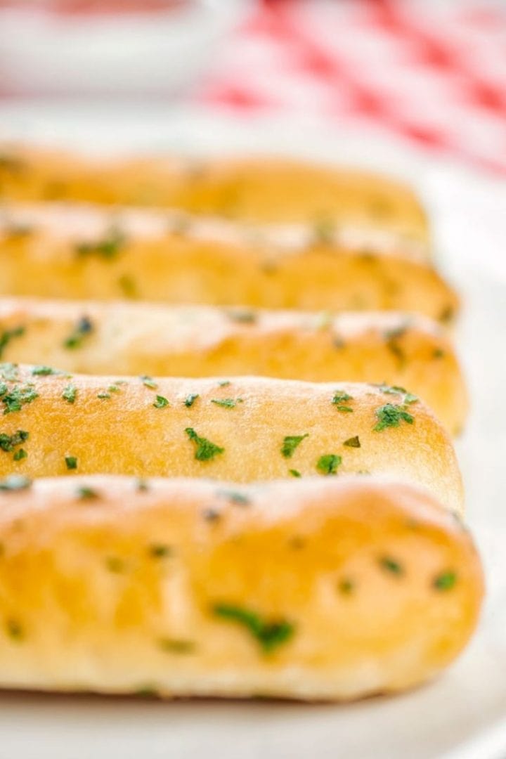 Copycat Olive Garden Breadsticks Video Recipe TheBellyRulesTheMind