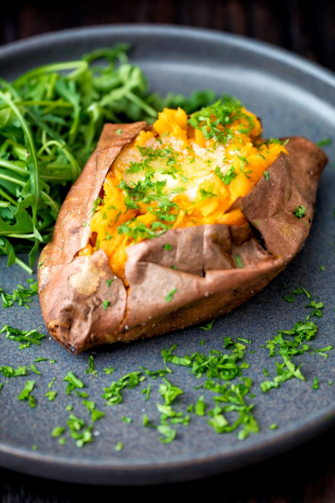 how to cook a sweet potato in air fryer