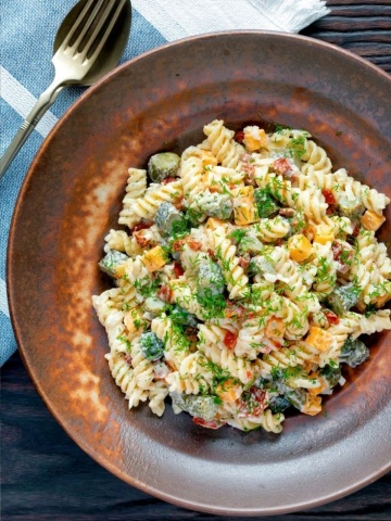 Dill pickle pasta salad