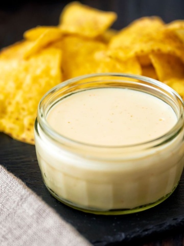 pretzel cheese sauce , cheese sauce, cheese dip