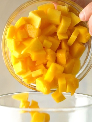 how to cut a mango