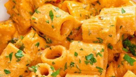 Delicious Gigi Hadid pasta with creamy tomato sauce and herbs. Perfect for a quick, flavorful meal i.
