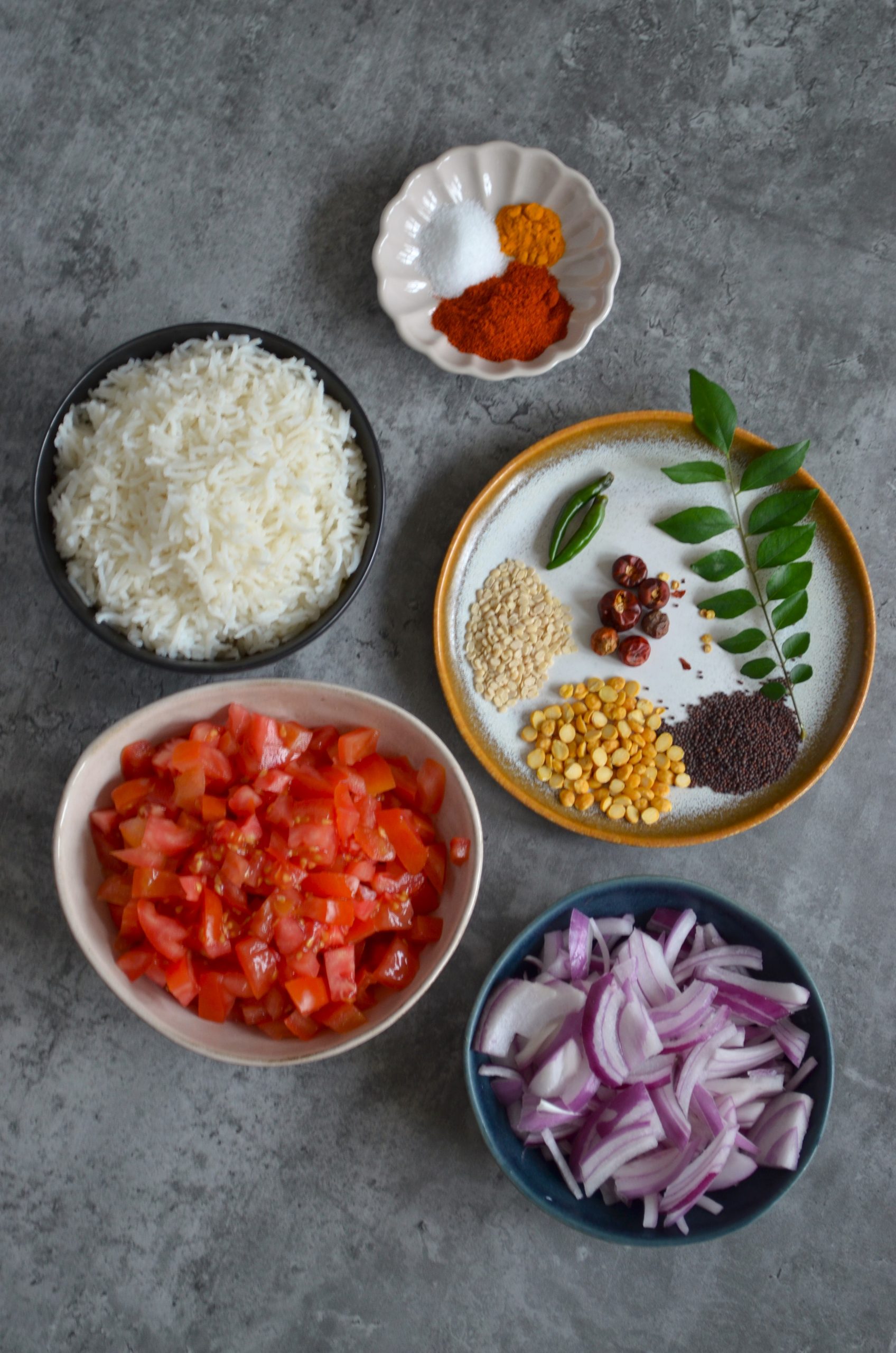 Ingredients required to make Tomato Rice