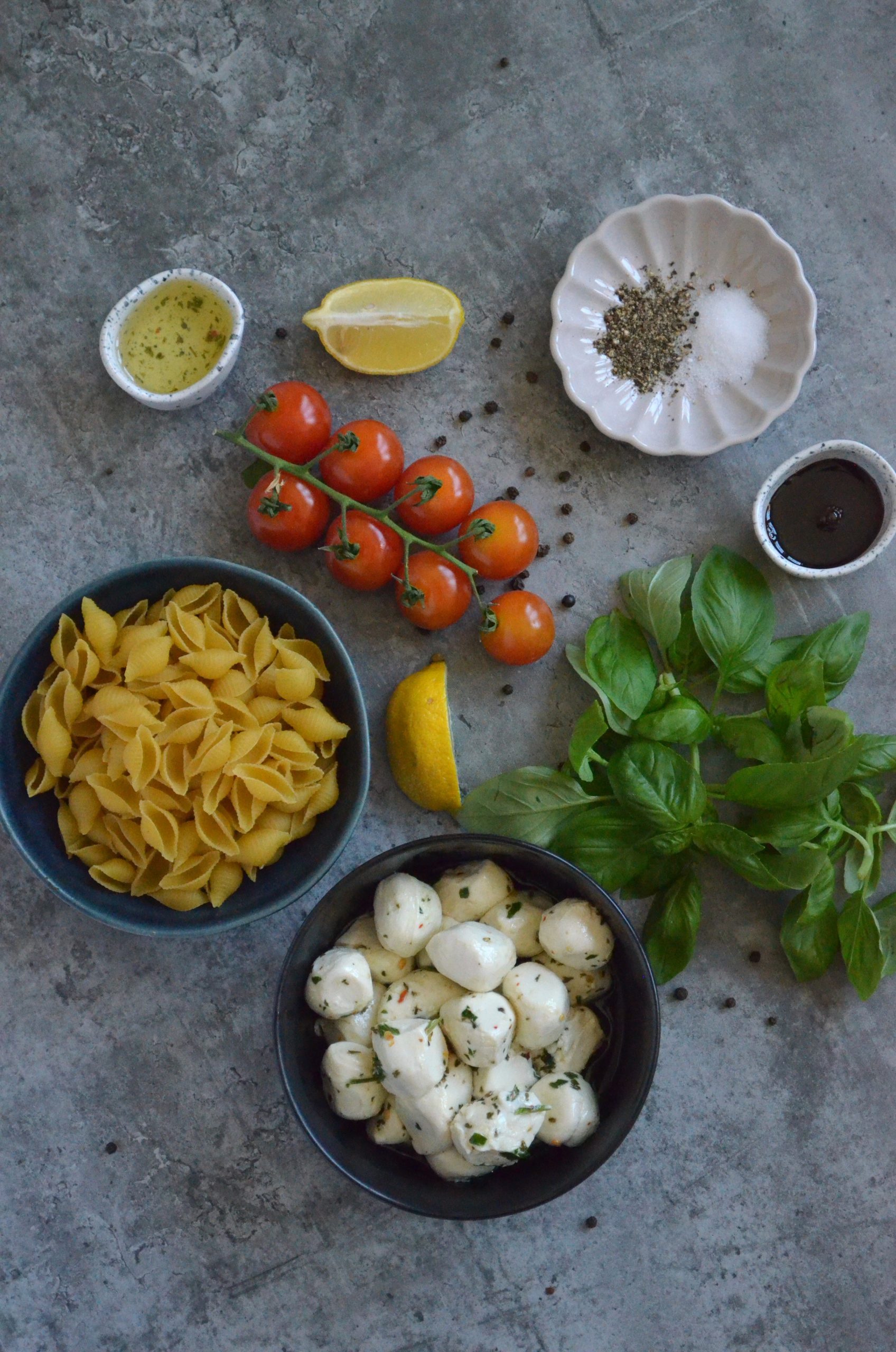 ingredients to make caprese pasta salad