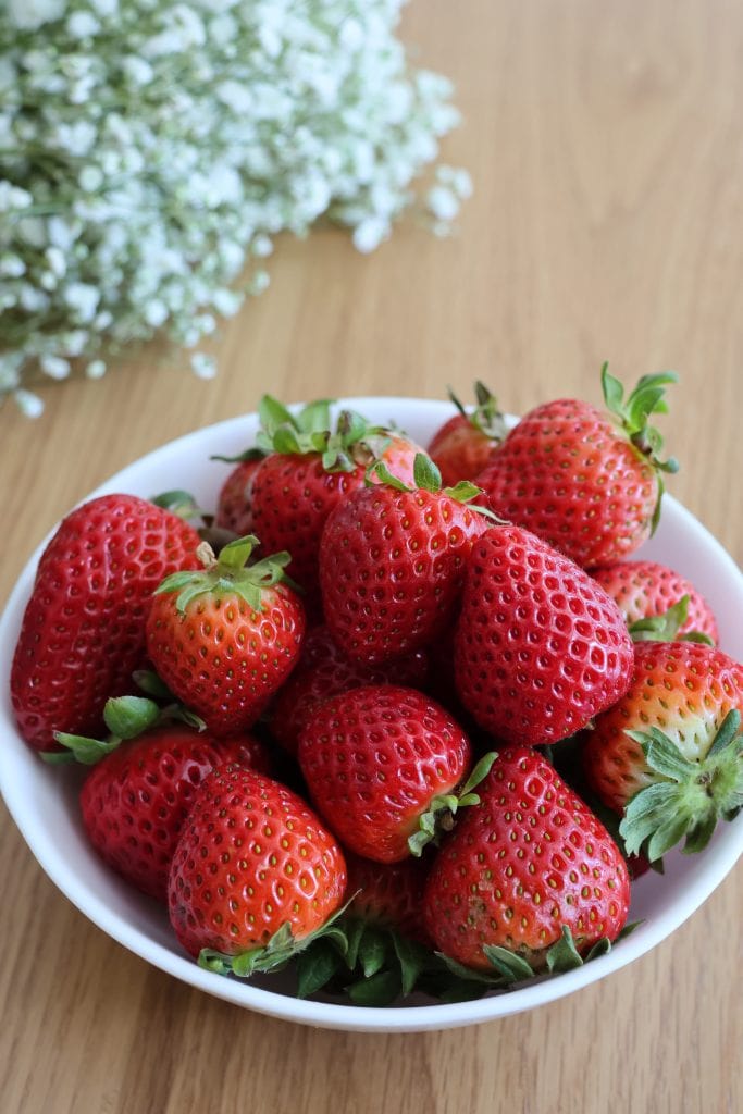 Fresh Cafe Style Korean Strawberry Milk Recipe (3 ingredients) - The