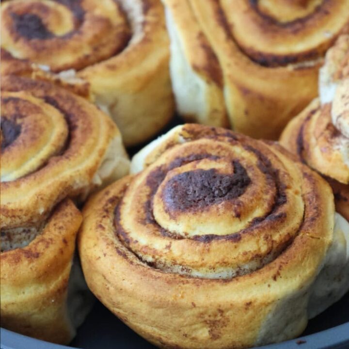 Air fryer Canned cinnamon rolls