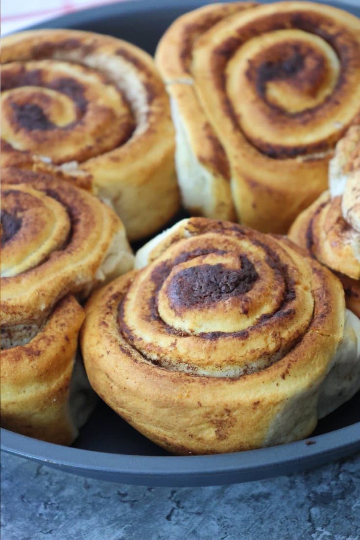 Air fryer Canned cinnamon rolls 