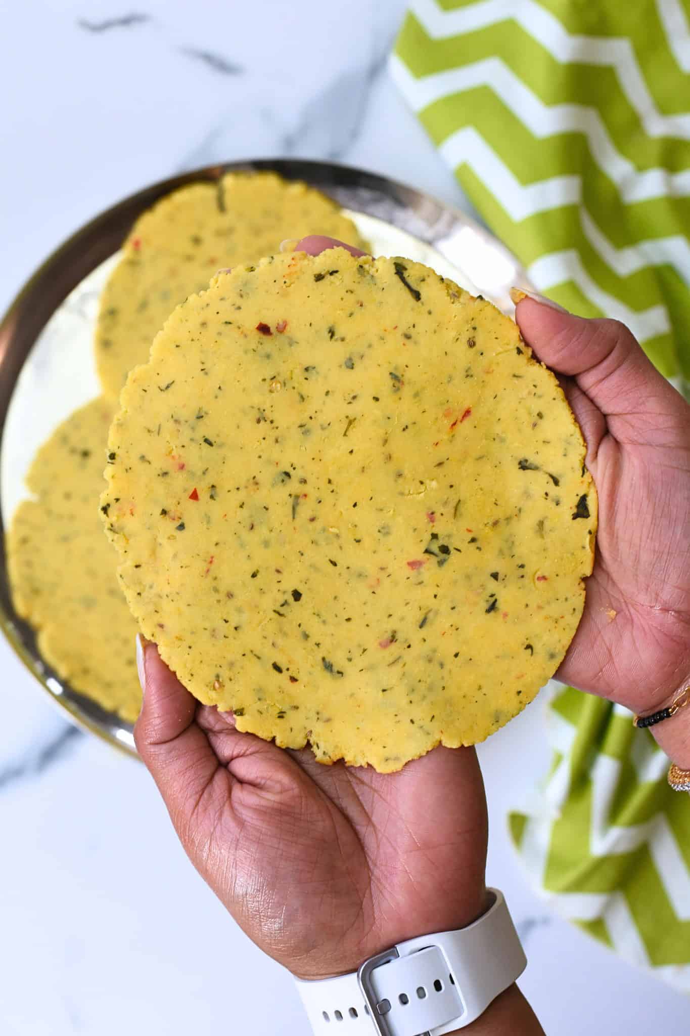 perfect rolled makki di roti